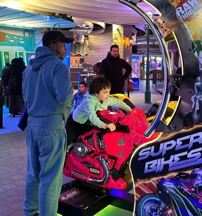 Sortie dans une salle de jeux